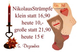 Man hängt die Nikolausstrümpfe am besten über einen Kamin, so dass der Nikolaus leicht mit Leckereien befüllen kann. Im 5. Türchen unseres Julekalenders gibt es zwei verschiedenen Größen zu reduzierten Preisen.