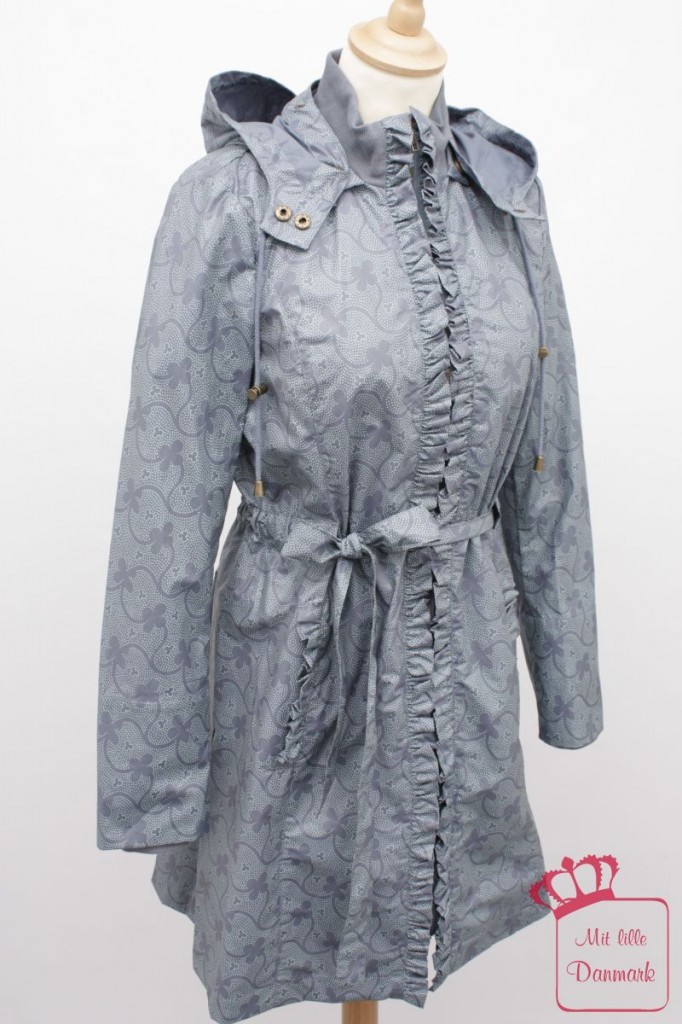 Die Regenjacke "Wanda Windy" (1-1191-1) von Noa-Noa aus der Herbstkollektion 2012 gibt es in der Farbe dark-arona. Der Originalpreis: 129,95€.