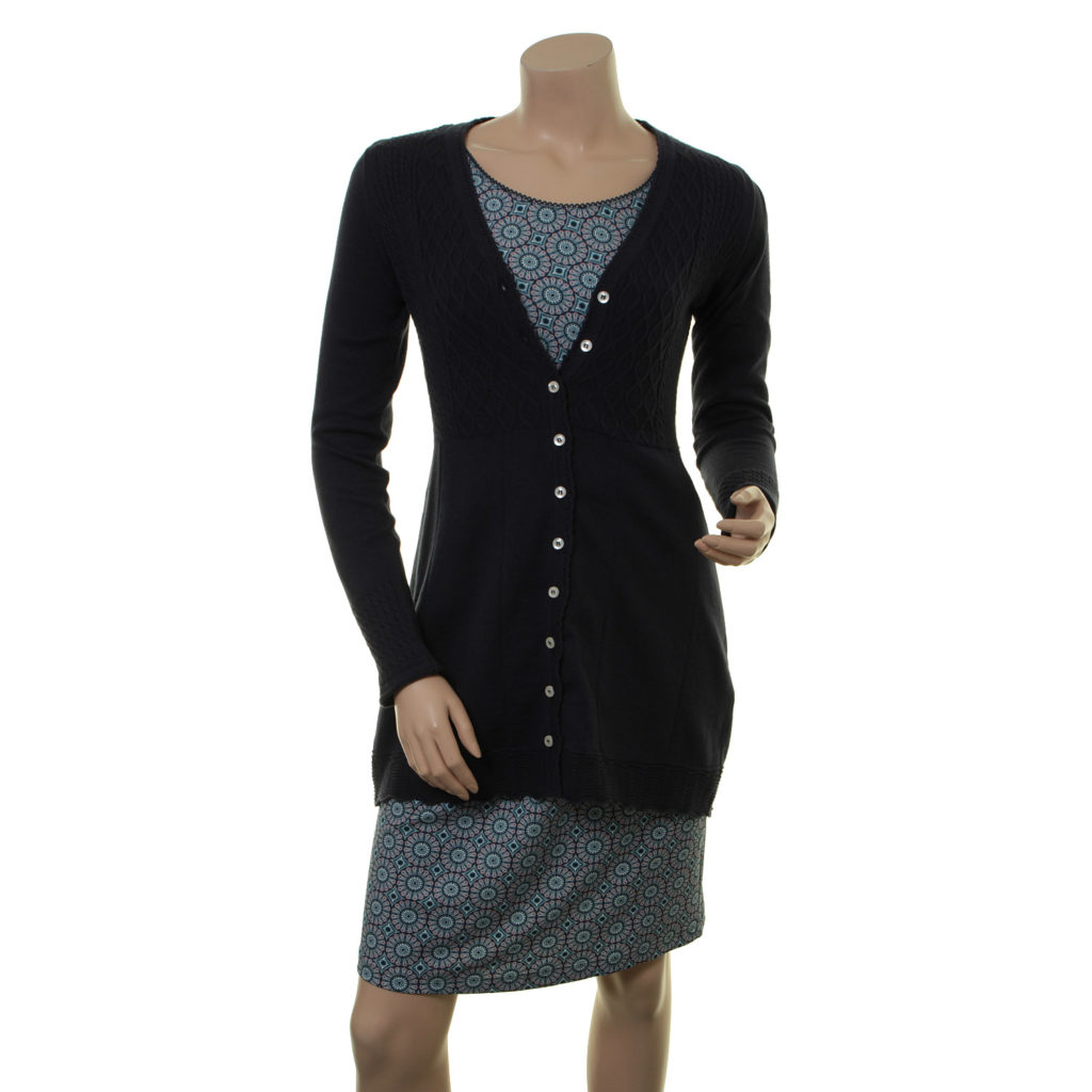 Outfit: Lange Strickjacke Rebekka (18-081) mit Kleid Manon (18-035)